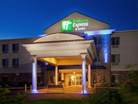 Holiday Inn Express & Suites Clinton By Ihg Eksteriør bilde